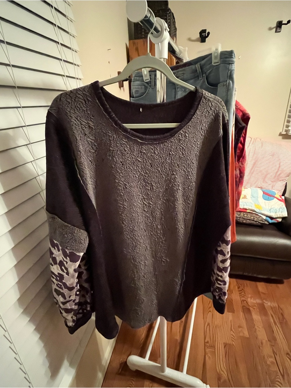 Women’s Textured Long-Sleeve Sweater with Patterned Sleeves - Black and gray